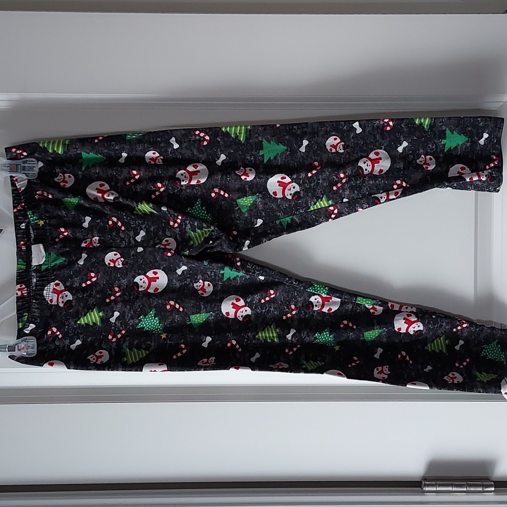 No brand name pajamas w/snowman candy canes trees measurements are approximate